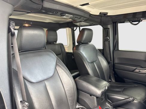Used 2018 Jeep Wrangler Unlimited Sahara AWD/4WD image 40
