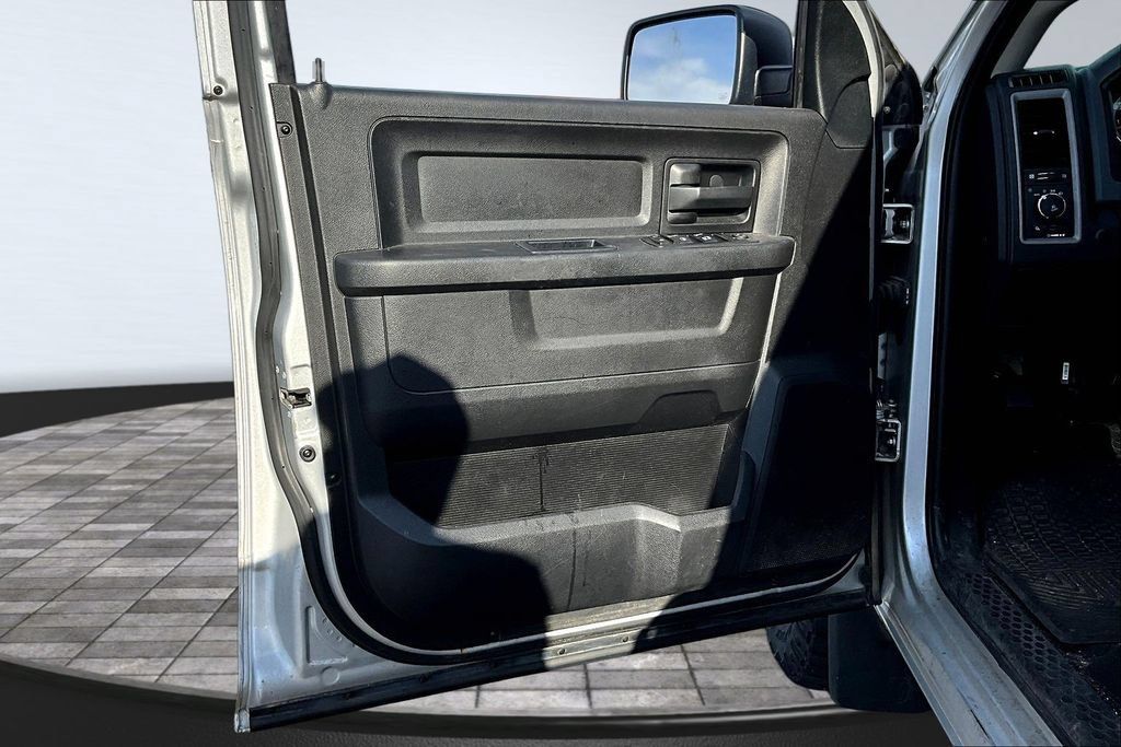 Used 2017 RAM 1500 Express AWD/4WD image 14
