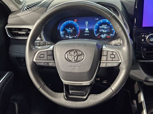 Used 2023 Toyota Highlander Platinum FWD image 27