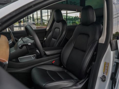 Used 2022 Tesla Model Y Long Range AWD/4WD image 12