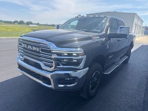 Used 2025 RAM 2500 Laramie AWD/4WD image 4