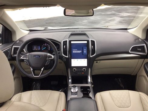 Used 2024 Ford Edge Titanium image 21