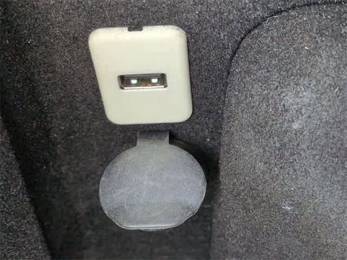 Used 2013 Chevrolet Avalanche LTZ image 30