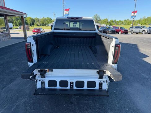 Used 2024 GMC Sierra 2500 AT4 w/ AT4 Premium Plus Package AWD/4WD image 8