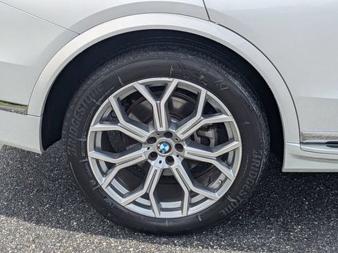 Used 2025 BMW X7 xDrive40i w/ Premium Package AWD/4WD image 11