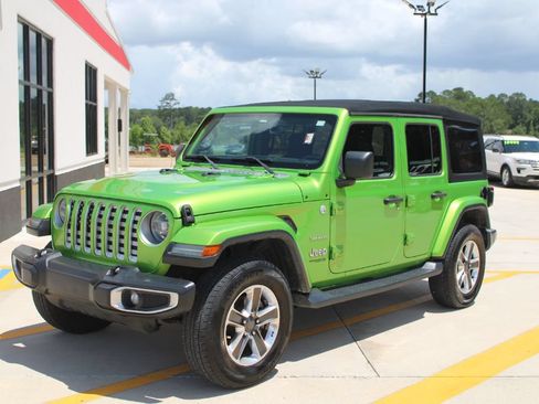 Used 2018 Jeep Wrangler Unlimited Sahara AWD/4WD image 7