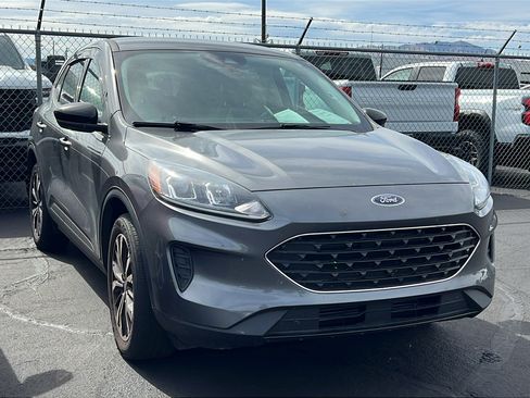 Used 2022 Ford Escape SE w/ SE Sport Appearance Package AWD/4WD image 3