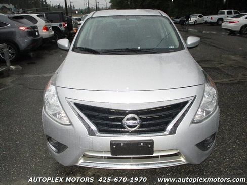 Used 2018 Nissan Versa SV image 2