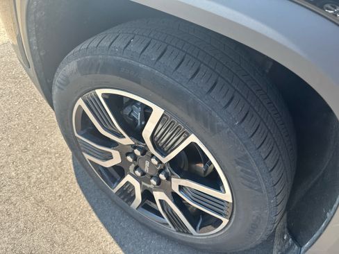 Used 2021 GMC Acadia SLT w/ Elevation Edition AWD/4WD image 5