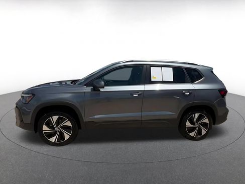 Used 2026 Volkswagen Taos SE AWD/4WD image 9