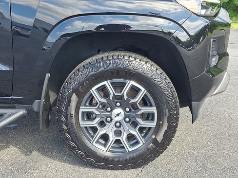 Used 2024 Chevrolet Colorado Z71 w/ Z71 Convenience Package 2 AWD/4WD image 8