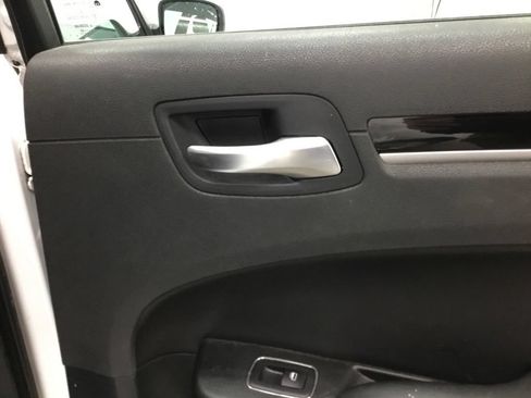 Used 2023 Chrysler 300 Touring RWD image 18
