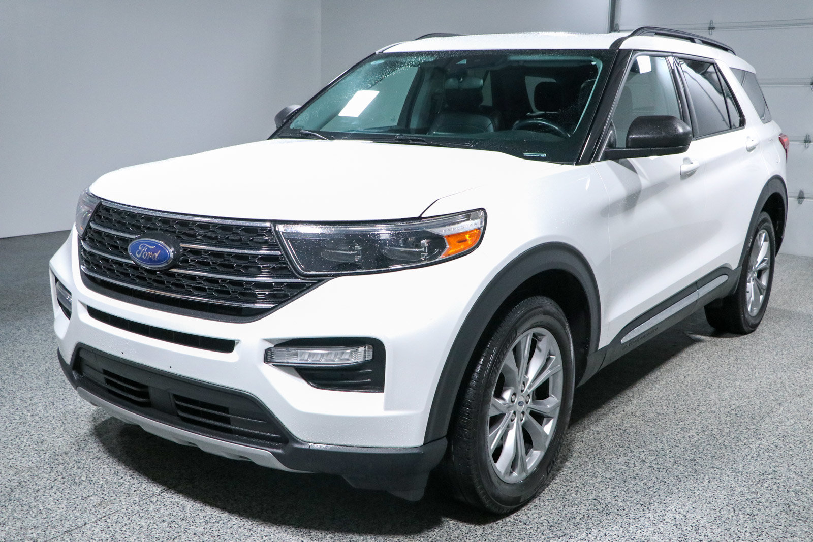 Used 2023 Ford Explorer XLT w/ Equipment Group 202A AWD/4WD image 34