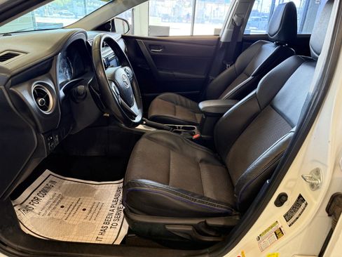 Used 2019 Toyota Corolla SE w/ Carpet Mat Package (TMS) FWD image 9