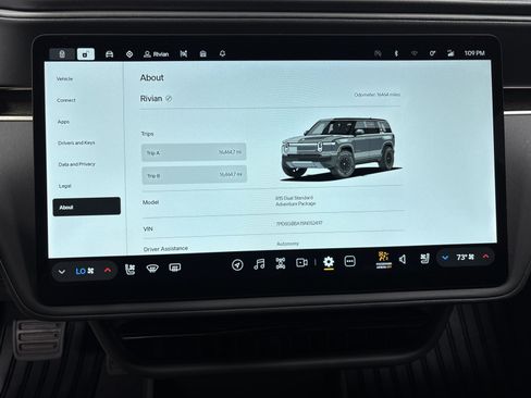 Used 2025 Rivian R1S Adventure AWD/4WD image 29