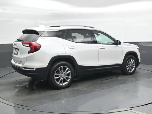 Used 2024 GMC Terrain SLT w/ Infotainment Package II AWD/4WD image 2