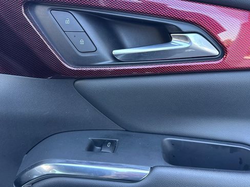 Used 2025 Chevrolet Traverse Z71 image 23