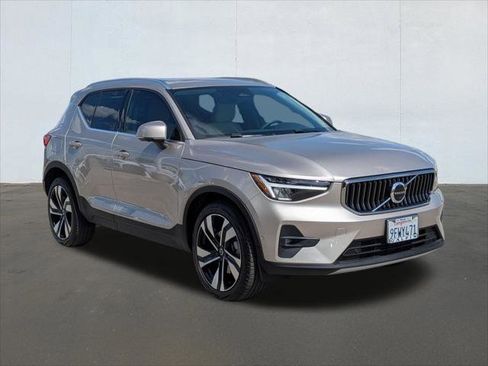 Used 2023 Volvo XC40 B5 Plus w/ Driver Assist Package image 7