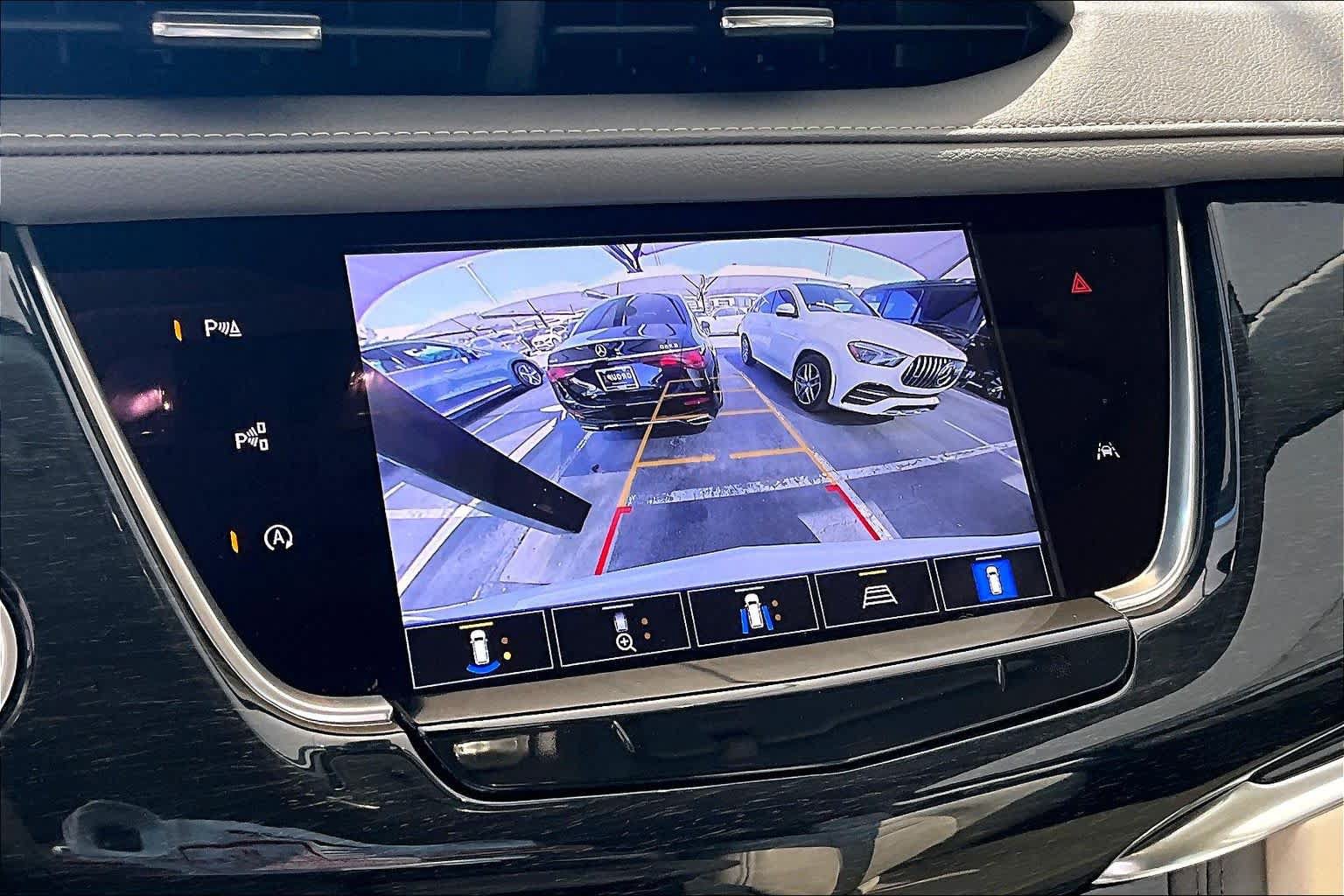 Used 2022 Cadillac XT6 Premium Luxury w/ Technology Package FWD image 24
