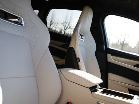 New 2026 Jaguar F-PACE R-Dynamic S image 10