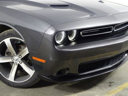 Used 2019 Dodge Challenger SXT image 37