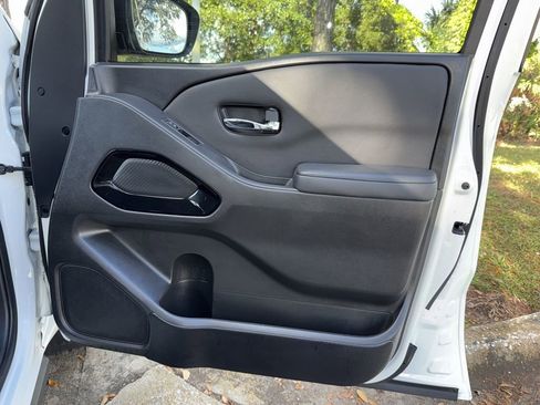 Used 2023 Nissan Frontier SV w/ Midnight Edition Package image 20