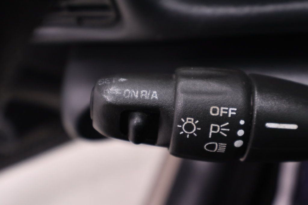 Used 2002 Pontiac Sunfire SE w/ Sun & Sound Pkg FWD image 18