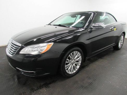 Used 2011 Chrysler 200 Limited image 2