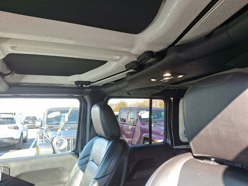 Used 2021 Jeep Wrangler Unlimited Sahara image 24