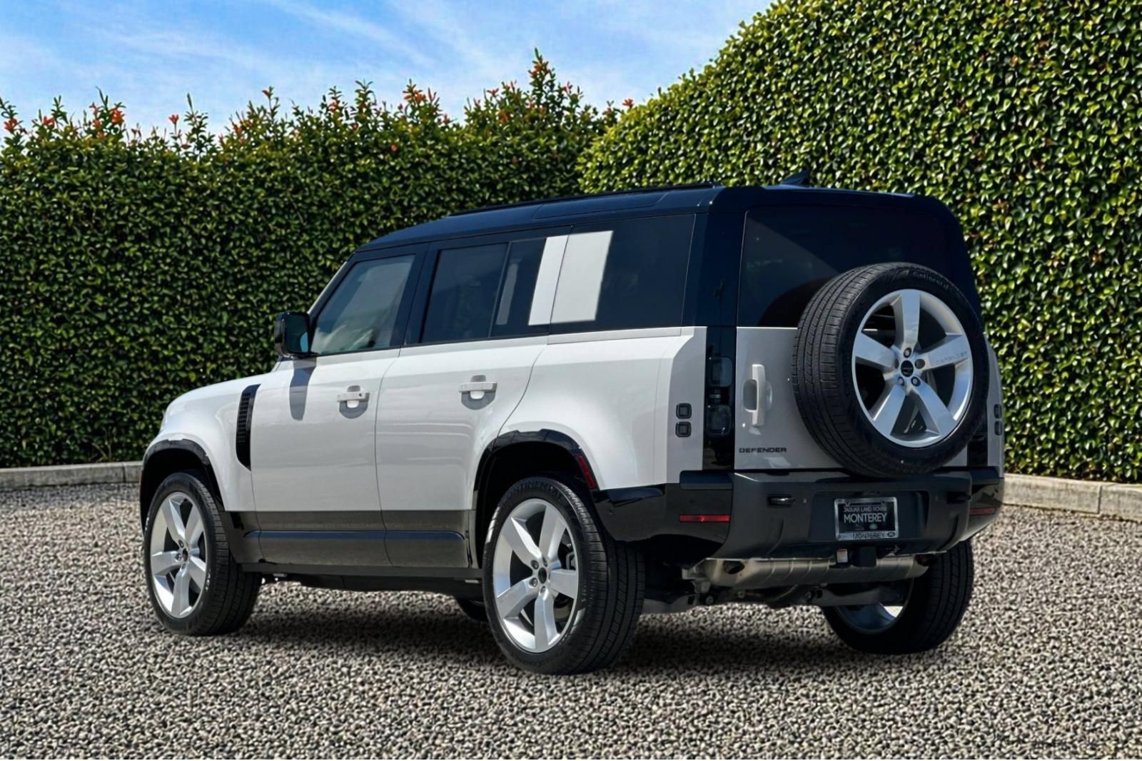 New 2026 Land Rover Defender 110 X-Dynamic SE AWD/4WD image 4