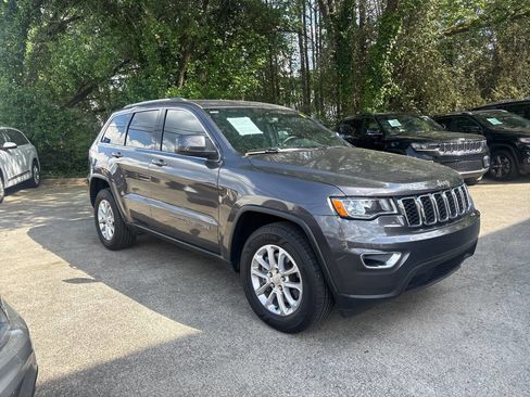 Used 2021 Jeep Grand Cherokee Laredo image 4