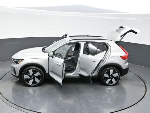 Used 2023 Volvo XC40 Recharge Ultimate image 34