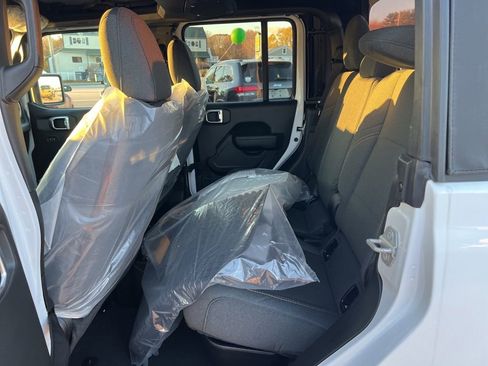 New 2026 Jeep Gladiator Sport image 17