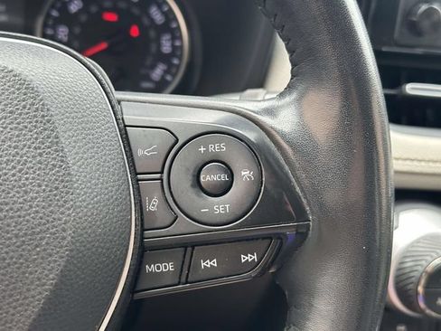 Used 2021 Toyota RAV4 XLE Premium AWD/4WD image 28