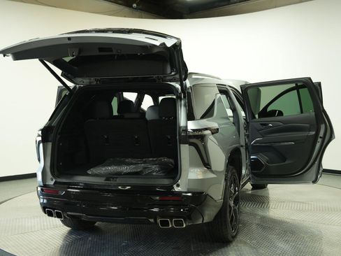 Used 2024 Chevrolet Traverse RS w/ LPO, Floor Liner Package AWD/4WD image 12