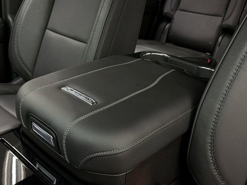 Used 2026 GMC Yukon Denali w/ Sun & Power Step Package image 36