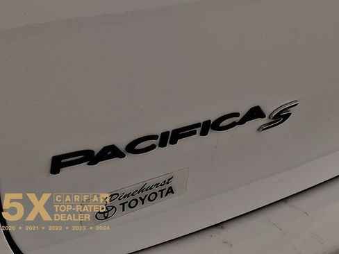 Used 2025 Chrysler Pacifica Limited image 36