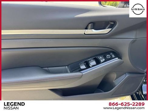 Used 2025 Nissan Altima 2.5 SR FWD image 18