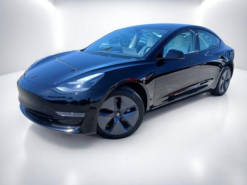 Used 2023 Tesla Model 3 Standard Range RWD image 1