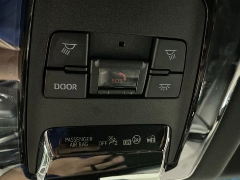 Used 2024 Toyota Venza XLE AWD/4WD image 34