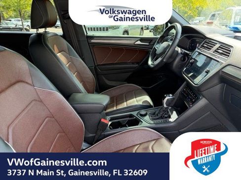 Certified 2024 Volkswagen Tiguan SEL R-Line AWD/4WD image 9