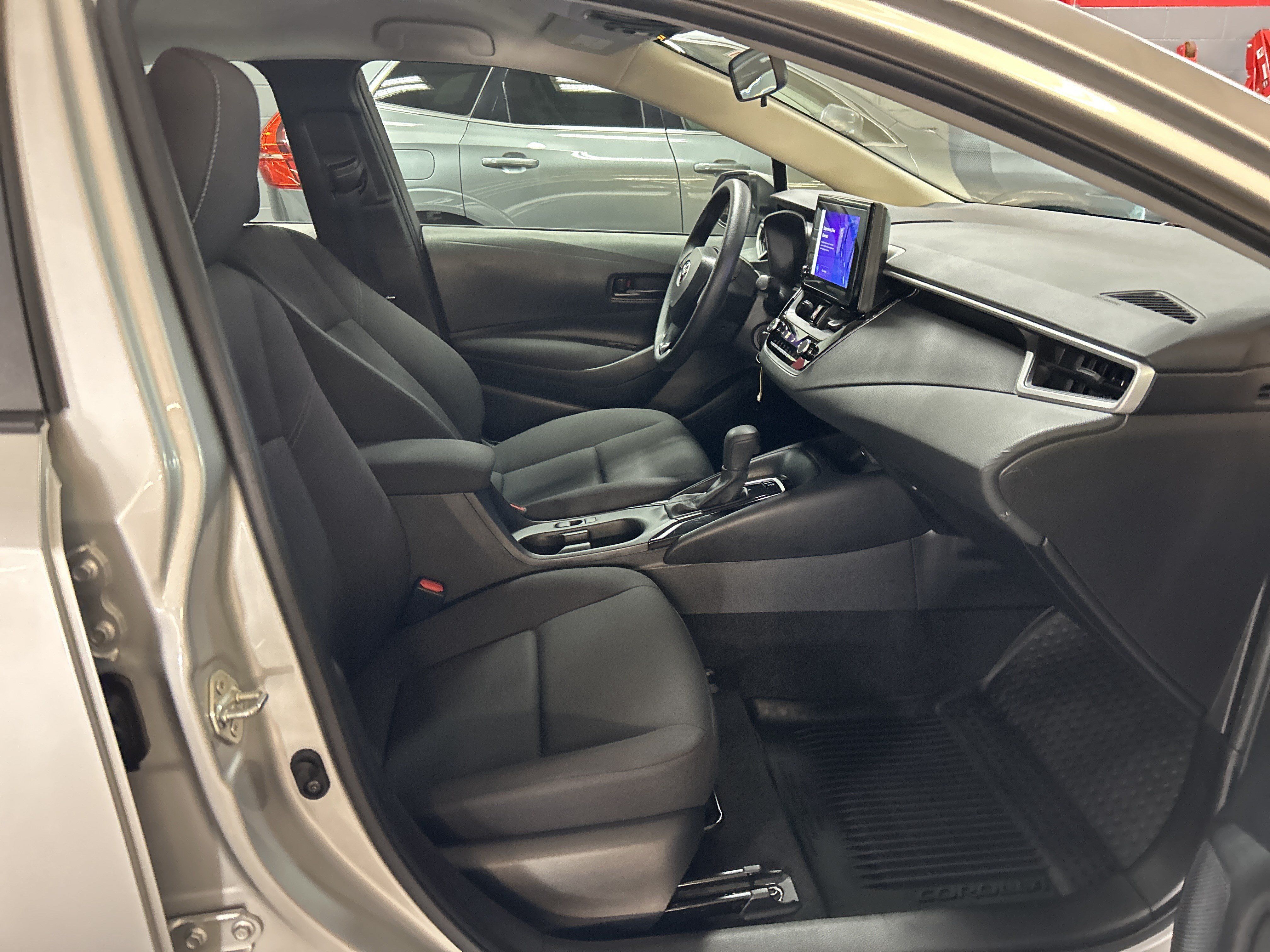 Used 2025 Toyota Corolla LE FWD image 32