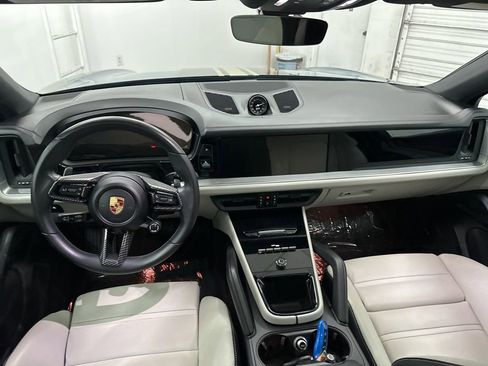 Used 2024 Porsche Cayenne Coupe image 23