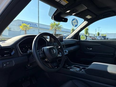 Used 2026 Honda Pilot Black Edition image 10