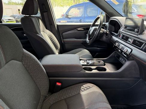 Used 2024 Honda Pilot Sport image 9