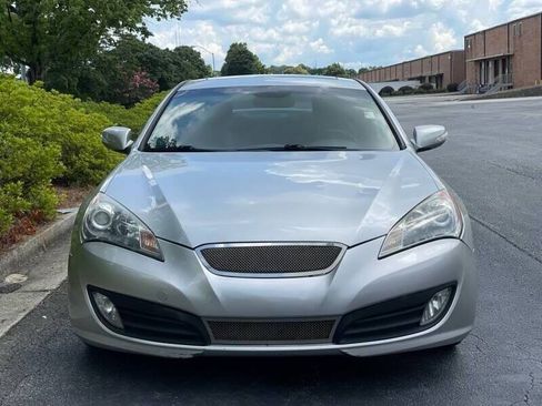 Used 2012 Hyundai Genesis 3.8 RWD image 3