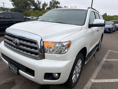 Used 2017 Toyota Sequoia Platinum AWD/4WD image 2