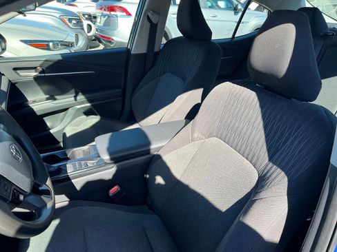 Used 2025 Toyota Camry LE image 27