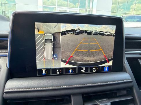 Used 2023 GMC Yukon XL AT4 w/ Technology Package AWD/4WD image 3