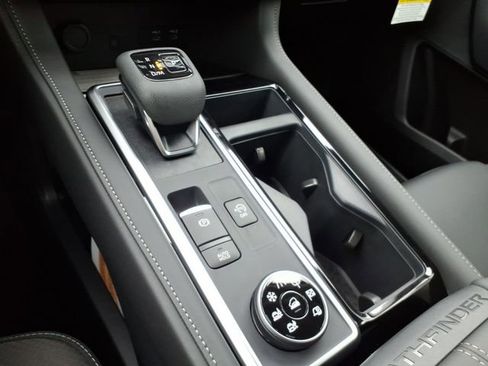 New 2026 Nissan Pathfinder SL image 14